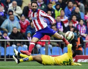 Juanfran ante Fredy Hinestroza.