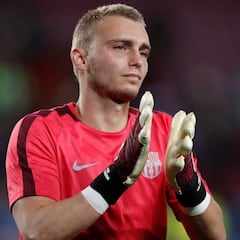 El consejo de De Boer a Cillessen: "Debe irse del Barça"