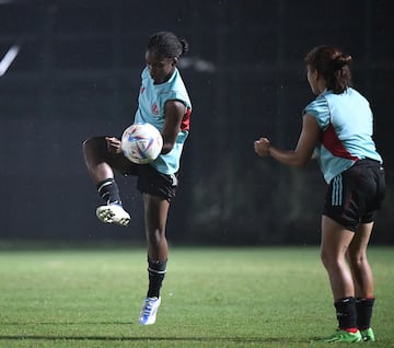 El equipo de Carlos Paniagua tuvo su última práctica antes de enfrentar a España en el debut en el Mundial Femenino de la categoría.