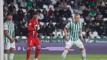 Obolskii defiende un córner