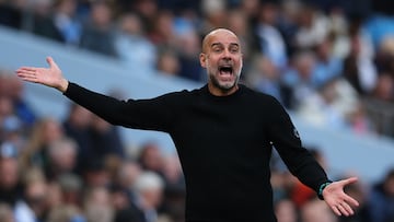 Manchester (United Kingdom), 05/10/2024.- Manchester City manager Pep Guardiola gestures during the English Premier League soccer match between Manchester City and Fulham FC in Manchester, Britain, 05 October 2024. (Reino Unido) EFE/EPA/ADAM VAUGHAN EDITORIAL USE ONLY. No use with unauthorized audio, video, data, fixture lists, club/league logos or 'live' services. Online in-match use limited to 120 images, no video emulation. No use in betting, games or single club/league/player publications.