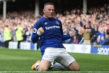 Wayne Rooney, en su vuelta a Goodison Park, lidera la victoria con el Everton sobre el Stoke City. Con un gol del delantero inglés, el equipo de Liverpool ganó por 1-0 al Stoke. 

Goles: Everton (Rooney) | Stoke City