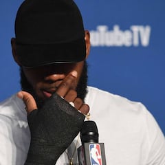LeBron: "He jugado con la mano rota los tres últimos partidos"