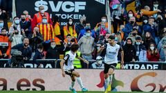 Bryan Gil y Carlos Soler, en Mestalla. 