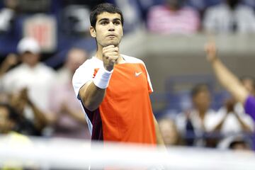 Histórica victoria  de Carlos Alcaraz ante Marin Cilic en los octavos del US Open. El español ha vencido 6-4, 3-6, 6-4, 4-6, 6-3. Jannik Sinner le esperará en cuartos de final.