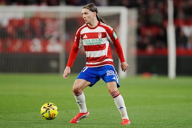 El Granada se frota los ojos con Izan González