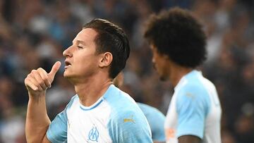 Thauvin celebra uno de sus tantos en la goleada al Guingamp.