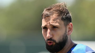 Paris Saint-Germain's Italian goalkeeper Gianluigi Donnarumma speaks to the media before a training session at UC Irvine Athletics in Los Angeles on June 18, 2025, ahead of the Club World Cup 2025 football match between Paris Saint-Germain and Brazil's Botafogo. (Photo by YURI CORTEZ / AFP)