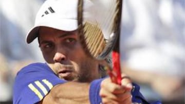 <b>Fernando Verdasco</b> se clasificó hoy para la semifinal del torneo del Foro Itálico tras batir al serbio Novak Djokovic, número dos del mundo, por 7-6 (4) 3-6 y 6-4.