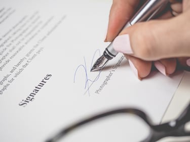 El motivo por el que los contratos se suelen firmar con bol¨ªgrafo de color azul