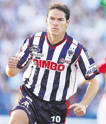 El delantero argentino, naturalizado mexicano, fue sinónimo de gol durante su paso en el futbol mexicano con Rayados de Monterrey. A seis meses de que terminara su contrato con el equipo de la Sultana del Norte, “Guille” se fue a Villarreal. El ariete agradeció la hospitalidad de la afición regiomontana, de la cual no se pudo despedir en partido oficial. 