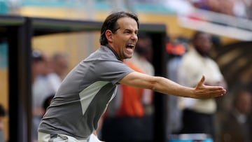 MIAMI GARDENS, FLORIDA - JUNE 18: Simone Inzaghi, Head Coach of Al Hilal, reacts during the FIFA Club World Cup 2025 group H match between Real Madrid CF and Al Hilal at Hard Rock Stadium on June 18, 2025 in Miami Gardens, Florida. Megan Briggs/Getty Images/AFP (Photo by Megan Briggs / GETTY IMAGES NORTH AMERICA / Getty Images via AFP)