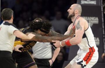 Jordan Hil y Marcin Gortat se metieron en la pelea.