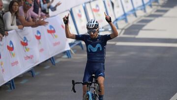 CANGAS DEL NARCEA, (ASTURIAS) 30/04/2022.- El corredor colombiano Ivan Ramiro Sosa se impone vencedor de la etapa y líder de la general, tras la segunda etapa de La Vuelta Ciclista a Asturias 2022 entre Candás y Cangas del Narcea del Narcea. EFE/Eloy Alonso