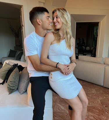 Chiara es la pareja del Tucu Correa. Su vida siempre ha girado en torno al fútbol, y es que su padre es Pierluigi Casiraghi, quien jugó en la Juventus, Lazio y Chelsea, entre otros.
En cuanto a ella, es una modelo e influencer de 21 años que sigue estudiando en la Universidad Católica en Italia.