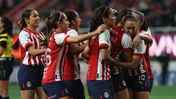 Chivas pierde y deja ir el liderato