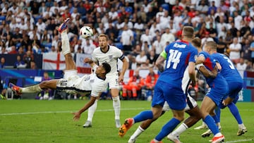 Soccer Football - Euro 2024 - Round of 16 - England v Slovakia - Arena AufSchalke, Gelsenkirchen, Germany - June 30, 2024 England's Jude Bellingham scores their first goal REUTERS/John Sibley