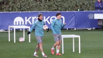De Paul y Julián Alvarez, en la sesión de entrenamiento de hoy.