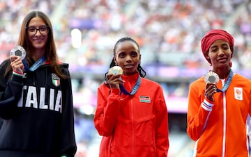 Silver medalist Nadia Battocletti of Italy, gold medalist Beatrice Chebet of Kenya and bronze meda list Sifan Hassan of the Netherlands.