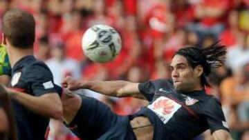 <b>ANTOLÓGICO. </b>Falcao conecta este acrobático remate de tijera ante el que nada puede hacer Arenas.