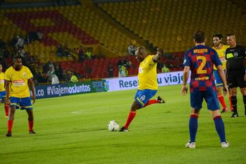 Empate a uno en El Campín entre las leyendas de Colombia y las del Barcelona. Los mejores momentos que se vivieron en Bogotá.