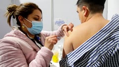 Cómo saber si me tengo que poner la cuarta dosis: fechas y centros de vacunación