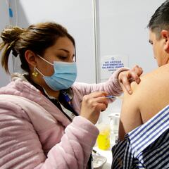 Cómo saber si me tengo que poner la cuarta dosis: fechas y centros de vacunación