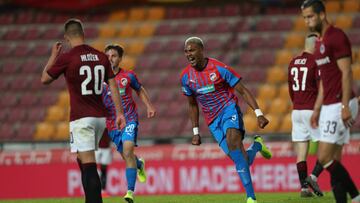 El Viktoria Plzen prolonga su persecución al Slavia.