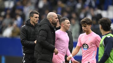 Iago Aspas, capitán del Celta, y Claudio Giráldez, entrenador del conjunto vigués, se retiran del terreno de juego del Carlos Tartiere a la conclusión del partido ante el Oviedo.