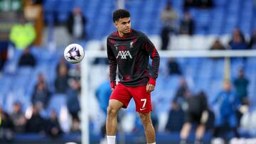 Liverpool (United Kingdom), 24/04/2024.- Luis Diaz of Liverpool warms up before the English Premier League soccer match of Everton FC against Liverpool FC, in Liverpool, Britain, 24 April 2024. (Reino Unido) EFE/EPA/ADAM VAUGHAN EDITORIAL USE ONLY. No use with unauthorized audio, video, data, fixture lists, club/league logos, 'live' services or NFTs. Online in-match use limited to 120 images, no video emulation. No use in betting, games or single club/league/player publications.
