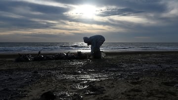 Un muelle en Santa Cruz se derrumbó debido a condiciones peligrosas. ¿Qué pasó? Te contamos cómo se desarrollaron los hechos en la ciudad costera.