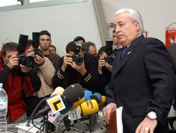 Jesús Polo, durante la rueda de prensa posterior a la salida de Grinbank del Leganés en 2004.