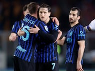 Soccer Football - Serie A - Lecce v Inter Milan - Stadio Via del mare, Lecce, Italy - February 21, 2026 Inter Milan's Davide Frattesi, Piotr Zielinski and Henrikh Mkhitaryan celebrate after the match REUTERS/Remo Casilli