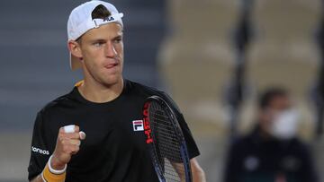 Argentina's Diego Schwartzman clenches his fist after scoring a point against Serbia's Miomir Kecmanovic in the first round match of the French Open tennis tournament at the Roland Garros stadium in Paris, France, Sunday, Sept. 27, 2020. (AP Pho