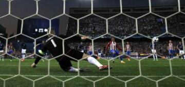 1-0. Griezmann marcó el primer gol de penalti.