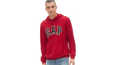 La sudadera Gap de siempre, pero más barata que nunca: cómoda, con capucha y un logotipo que ya es historia de la marca