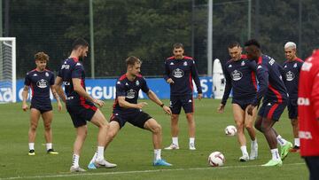 Barbero y Bouldin ose jugarán un puesto en el once del Deportivo en Córdoba.