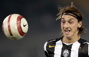 La Juventus pagó 19M€ en 2004  tras su buen rendimiento en Holanda. Después de dos temporadas en el equipo de Turín marcó 26 goles en 92 partidos.
