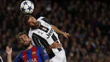 Andrea Barzagli contra el Barcelona.