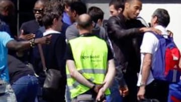 <b>EN EL AEROPUERTO. </b>Henry, a la llegada al aeropuerto de Burget antes de reunirse con el presidente francés Nicolas Sarkozy.