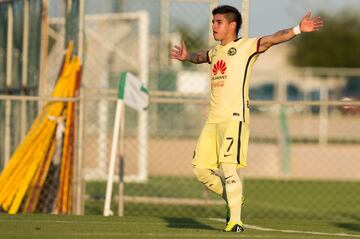 Su paso por Coapa, es más recordado por tener una indisciplina con Javier Güemez en un entrenamiento. El delantero sólo jugó dos partidos con las 'Águilas'.