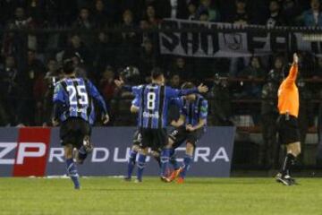 La lluvia que cayó en Talcahuano casi impide la realización del partido. Igual pudieron jugar en el CAP.