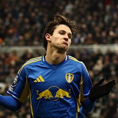 Brenden Aaronson tira la puerta