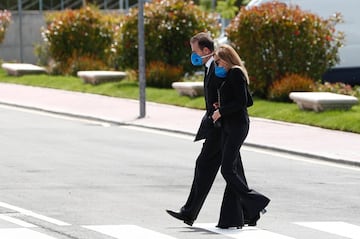 Ana Obregón y Alessandro Lequio han acudido esta mañana al cementerio de La Paz para dar el último adiós a su hijo, Álex Lequio. 