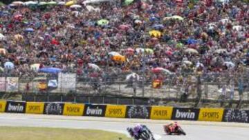 Lorenzo y Márquez ruedan delante de la afición en Jerez.
