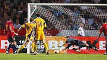 <b>HOMBRE CLAVE.</b> Iker Casillas parece condenado a lucirse.