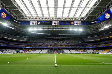 Vista general del interior del estadio Santiago Bernabéu antes del duelo entre el Real Madrid y el FC Barcelona.