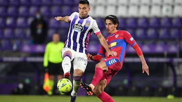 VALLADOLID, SPAIN - JANUARY 19: Fede San Emeterio of Real Valladolid is challenged by Pere Milla of Elche CF during the La Liga Santander match between Real Valladolid CF and Elche CF at Estadio Municipal Jose Zorrilla on January 19, 2021 in Valladolid, S