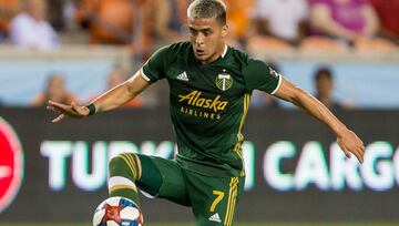 Llegó de capa caída a La Calera desde Argentina, pero en Chile relanzó su carrera internacional tras emigrar al Necaxa de México y pasar al Portland Timbers de la MLS, club en el que el alcanzó el récord de único jugador en anotar en sus primeros cinco encuentros en la liga de Estados Unidos. 