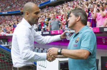 Pep Guardiola saluda a Jordi Roura.